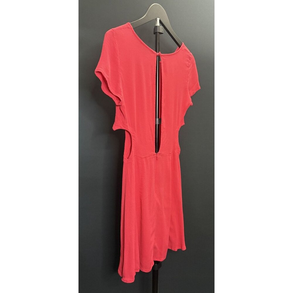 Kendra & Kylie Red Sexy Short Sleeve Heart Open Back Cutout Flowy Mini Dress - Picture 4 of 9